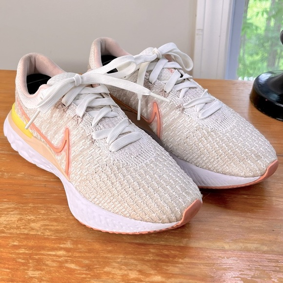 Nike React Infinity Run FlyKnit 3 Running Shoes - Picture 4 of 16